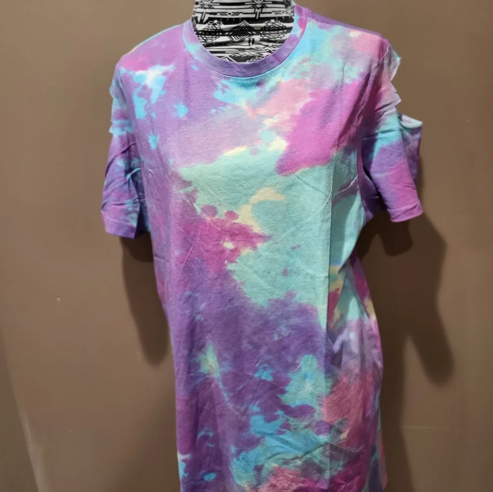 Tie dye tshirt dress with cutout shoulders and thigh sz 2X - Picture 6 of 6